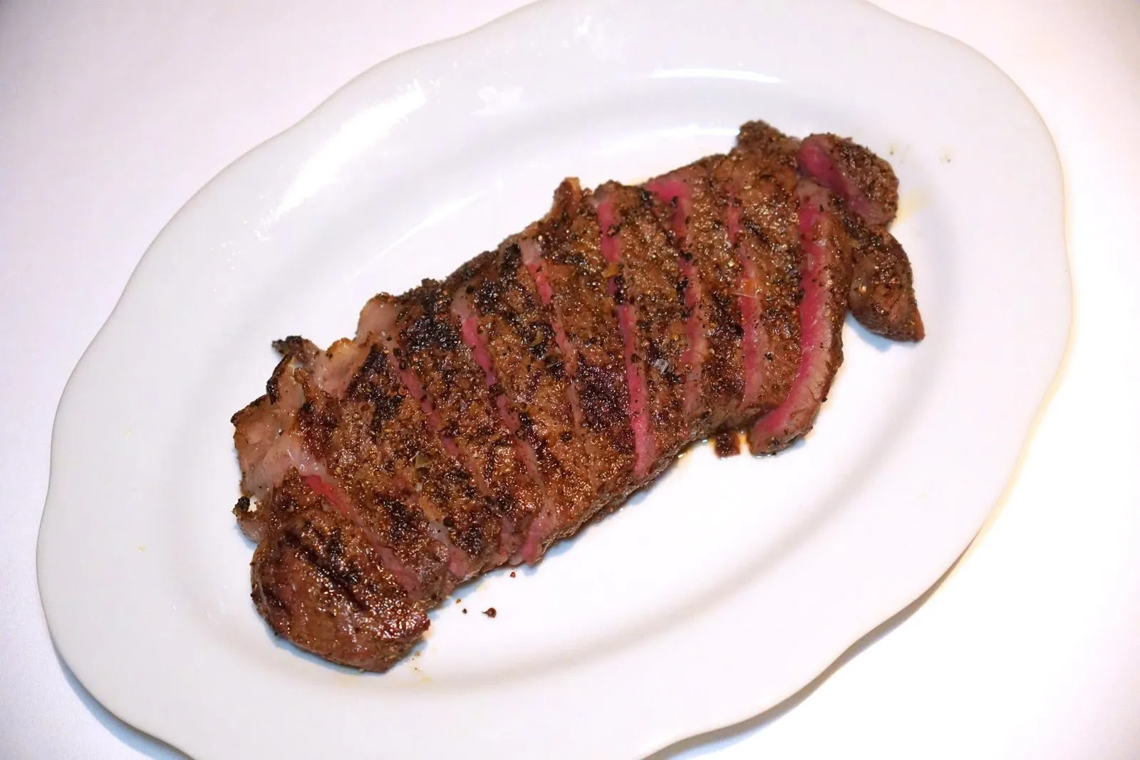 TENDERLOIN (1,680++/280 g)Tender, mild and delicateเนื้อวัวอาร์เจนติน่าส่วนเทนเดอร์ลอยน์ย่างจนสุกพอเหมาะ เนื้อวัวมีความฉ่ำ สู้ฟันเบา ๆ ไม่เหนียว
