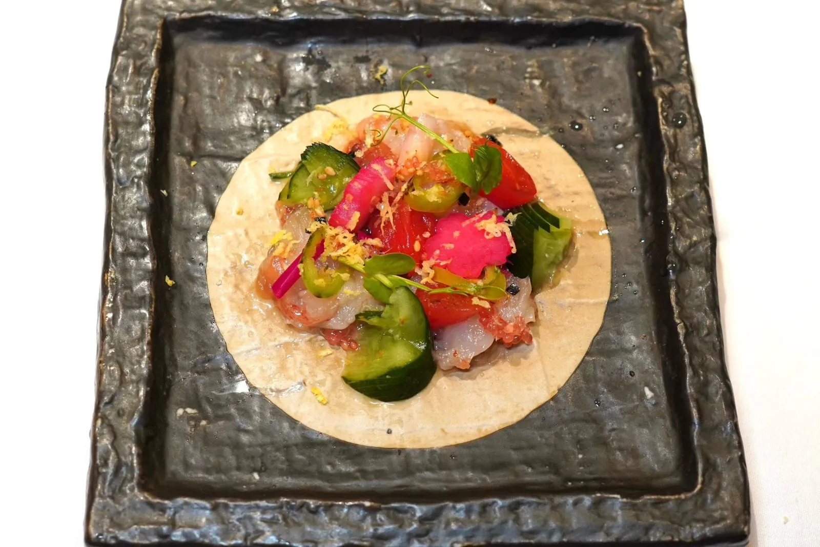 SMOKED LOBSTERConrad honey, furikake, shishito pepper, pickled vegetablesกุ้งล็อบสเตอร์รมควันเสิร์ฟมากับผักดองและพริกไทยชิชิโตะ เชฟตัดรสด้วยความหวานของน้ำผึ้งและอโรมาของผงโรยข้าวญี่ปุ่น