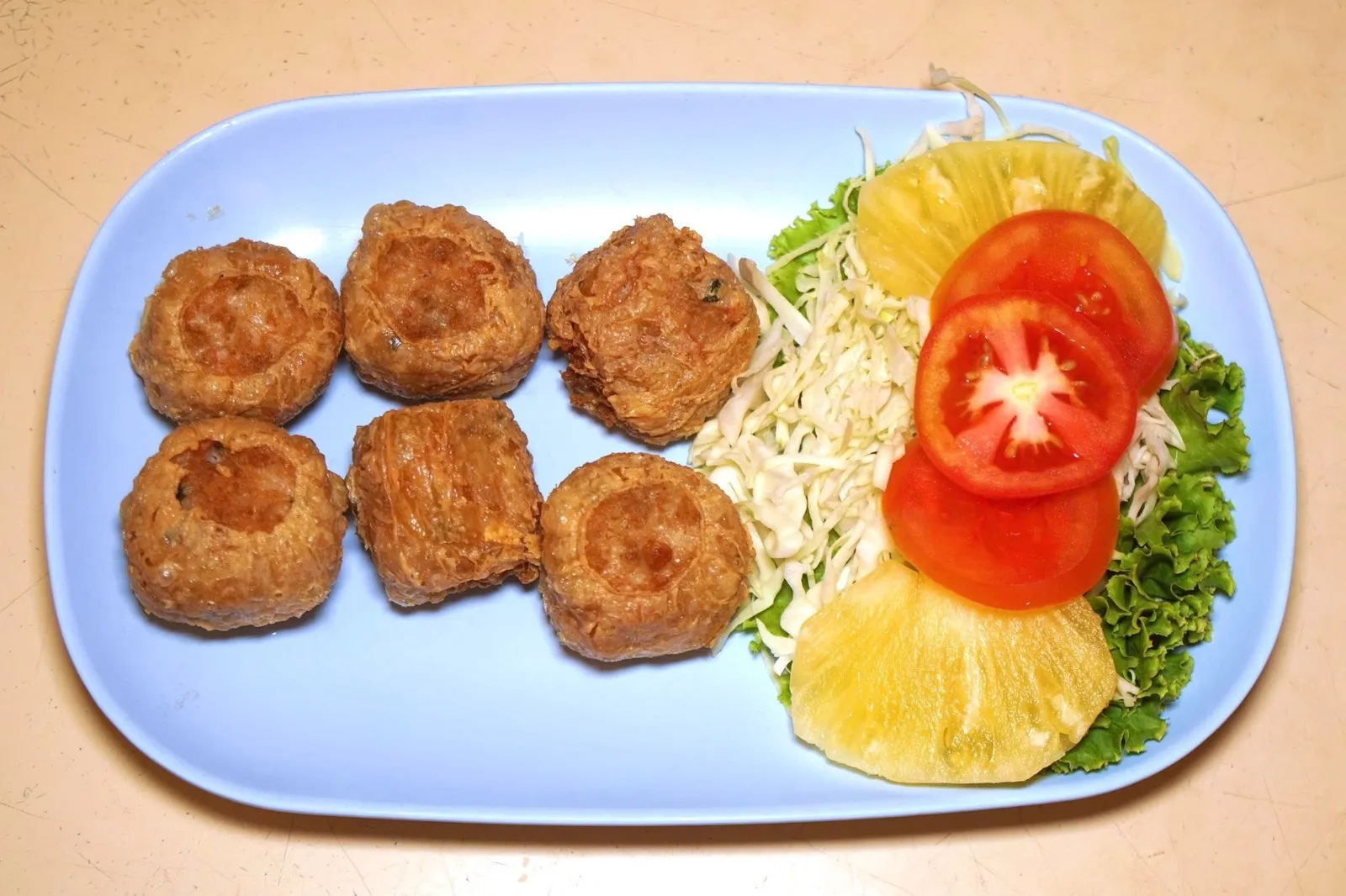 หอยจ้อ (เล็ก) (240)DEEP FRIED CRAB MEAT NUGGETSเริ่มต้นด้วยหอยจ้อที่มีอัตราส่วนเนื้อปูพอเหมาะ ฟองเต้าหู้กรอบ ไม่อมน้ำมัน จิ้มลงในน้ำจิ้มบ๊วยเข้ากันดีมาก ๆ (14/20)