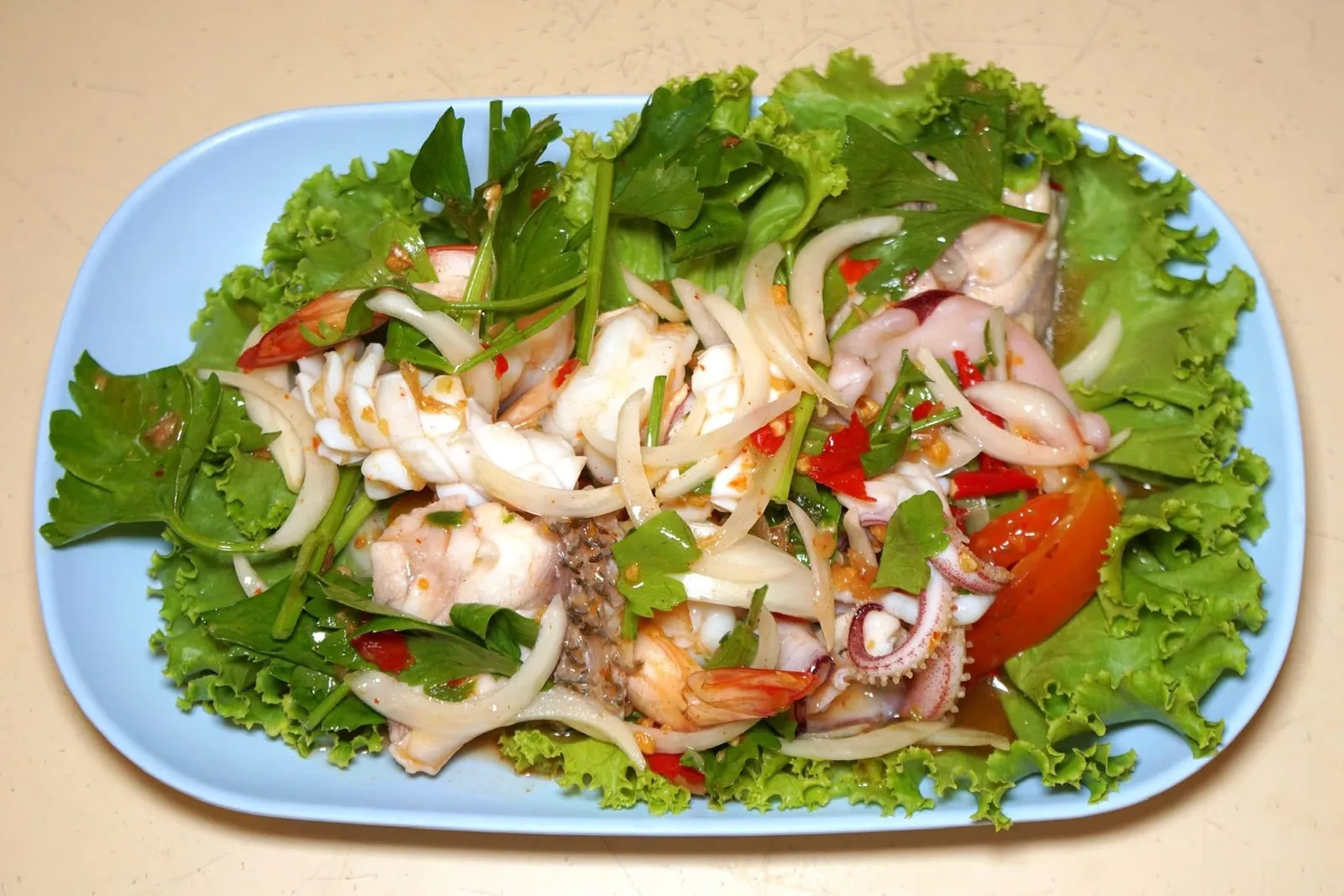 ยำรวมมิตรทะเล (เล็ก) (200)SEAFOOD SPICY SALADยำรวมมิตรทะเลที่มีความเปรี้ยวหวานเค็มเผ็ดแบบกลมกล่อม ในจานมีทั้งปลา หมึก และกุ้ง (13/20)