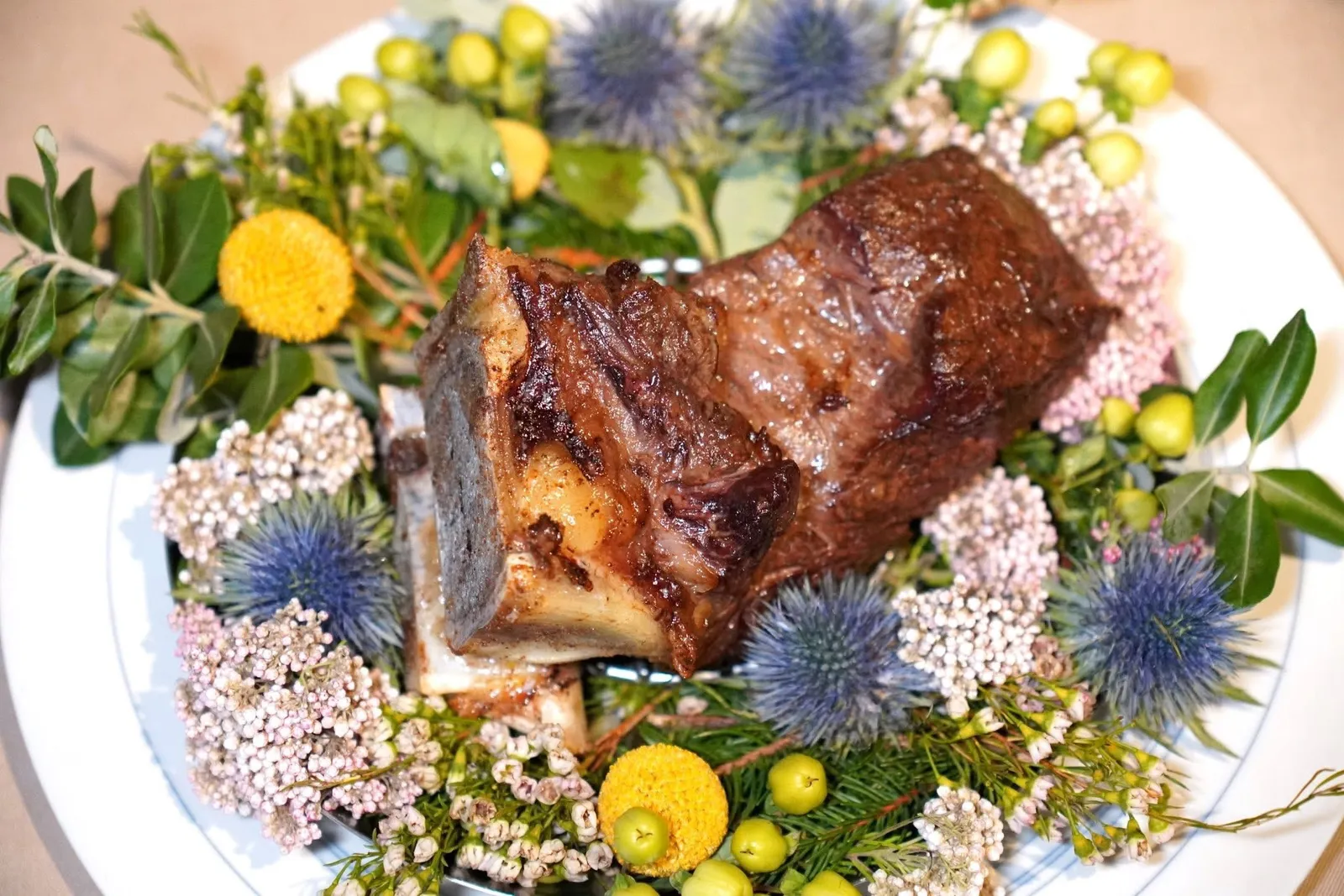 Podolic cow fillet, smoked with myrtle and italian-style sauceคอร์สนี้คือวัวอิตาลีสายพันธุ์ Podolica จากแคว้น Basilicata ทางตอนใต้ของประเทศอิตาลี (19/20)