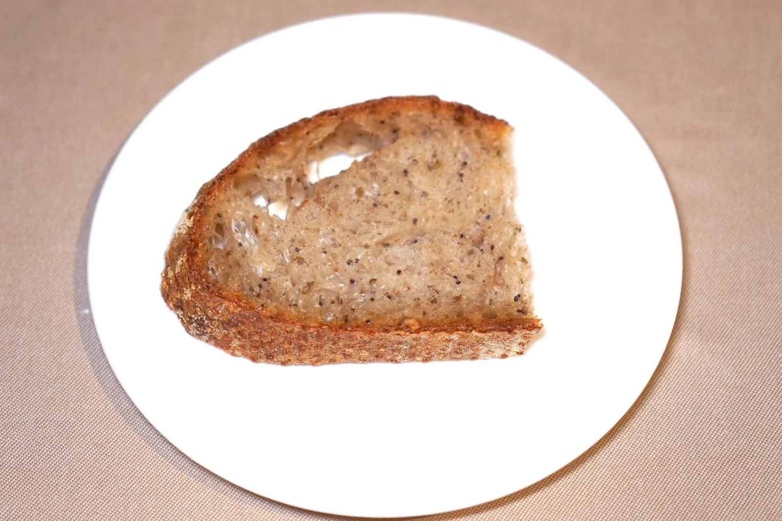 Breadถัดมาเป็นขนมปังที่ผสมผสานเมล็ดเฟนเนลและ Anise เข้าด้วยกัน