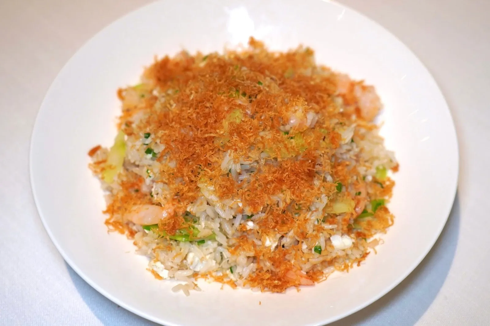瑶柱海鲜蛋白炒饭 (148 CNY+/Portion)Fried Rice with Shrimp, Dry Scallop and Egg Whiteปิดท้ายด้วยข้าวผัดกังป๋วยไข่ขาวที่เอ่อล้นไปด้วยกลิ่นหอมกระทะและความอูมามิเข้ากันดีกับความเด้งของเนื้อกุ้ง (15/20)