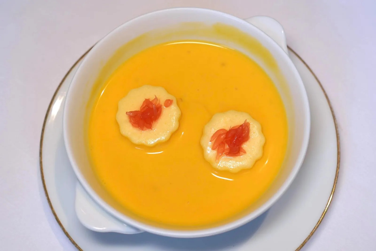 Chilied Mango Sago Cream with Pomelo and Marshmallow (88 CNY)ครีมมะม่วงสุกรสหวานกลมกล่อม ด้านล่างมีสาคูรองอยู่ด้วย เชฟเสิร์ฟมากับ Marshmello นุ่มหนึบท็อปด้วยส้มโอสร้างมิติทางเนื้อสัมผัสที่ลงตัว (16/20)