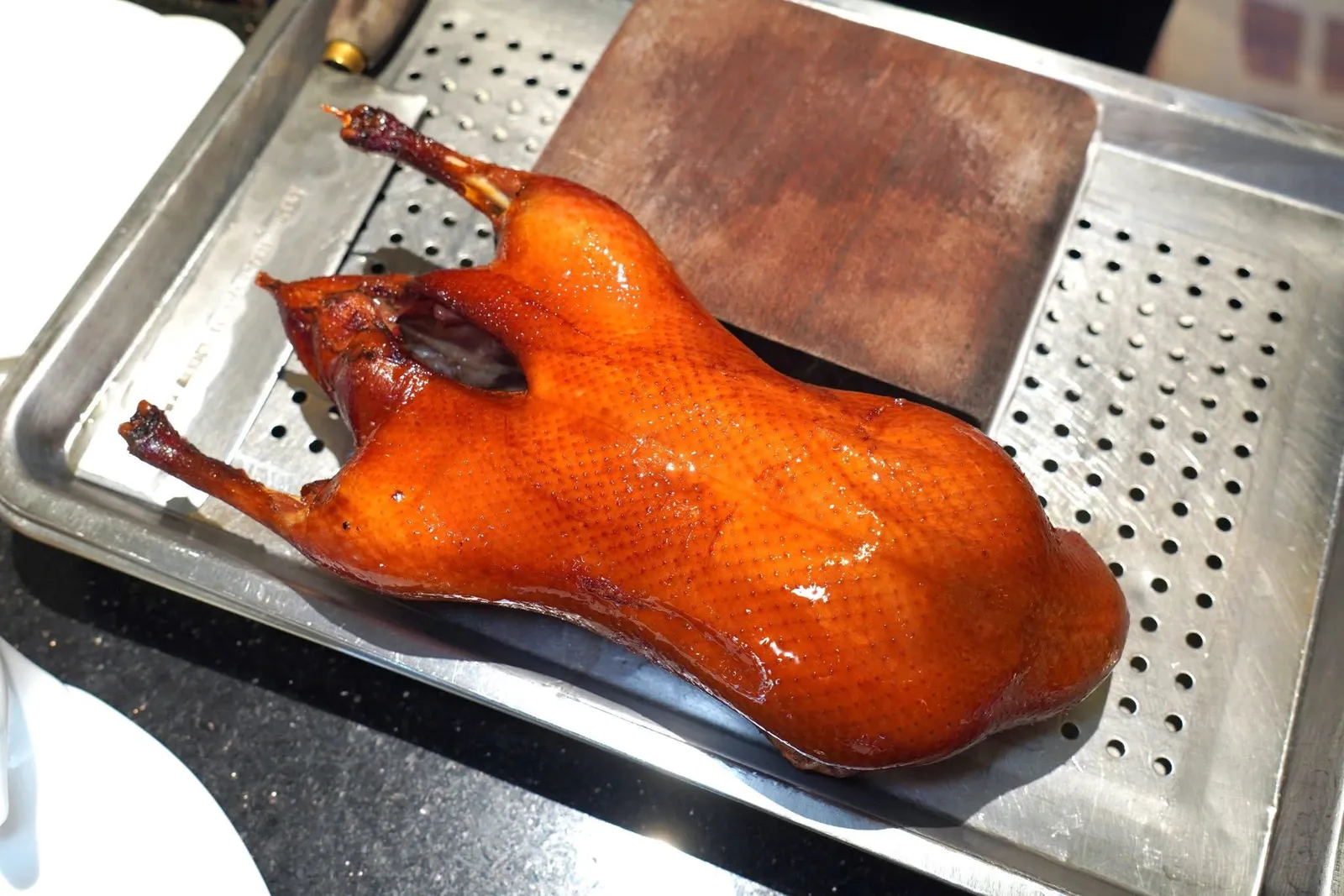 北京式烤鸭 (每只) (498 CNY+)Peking Duck (Whole) (1,500 g)เป็ดปักกิ่งตัวเขื่องย่างมาแบบหนังกรอบ (16/20)