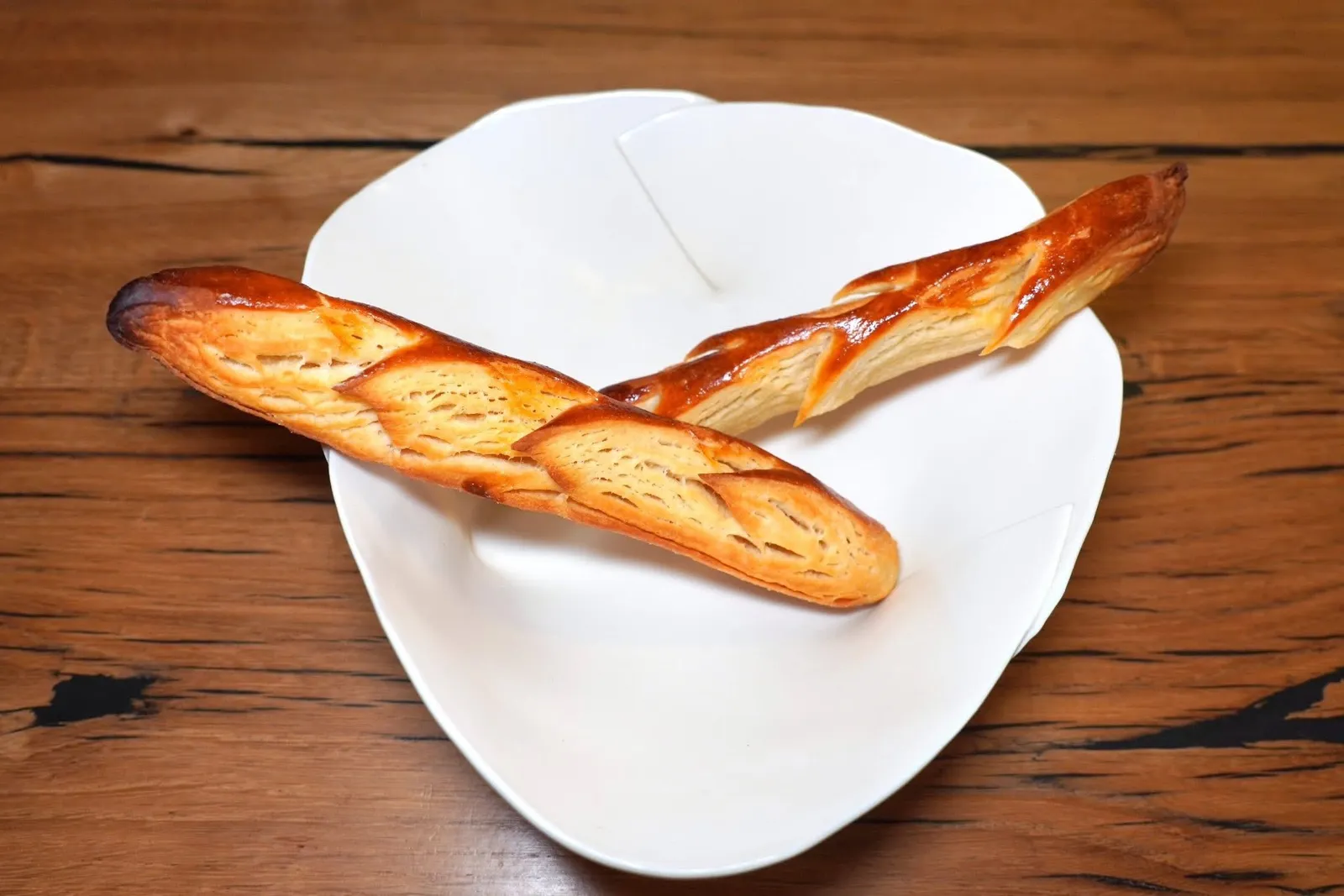 Breadขนมปังชิ้นแรกเป็น Brioche ที่ผสมผสานนมและเนยเข้าด้วยกัน
