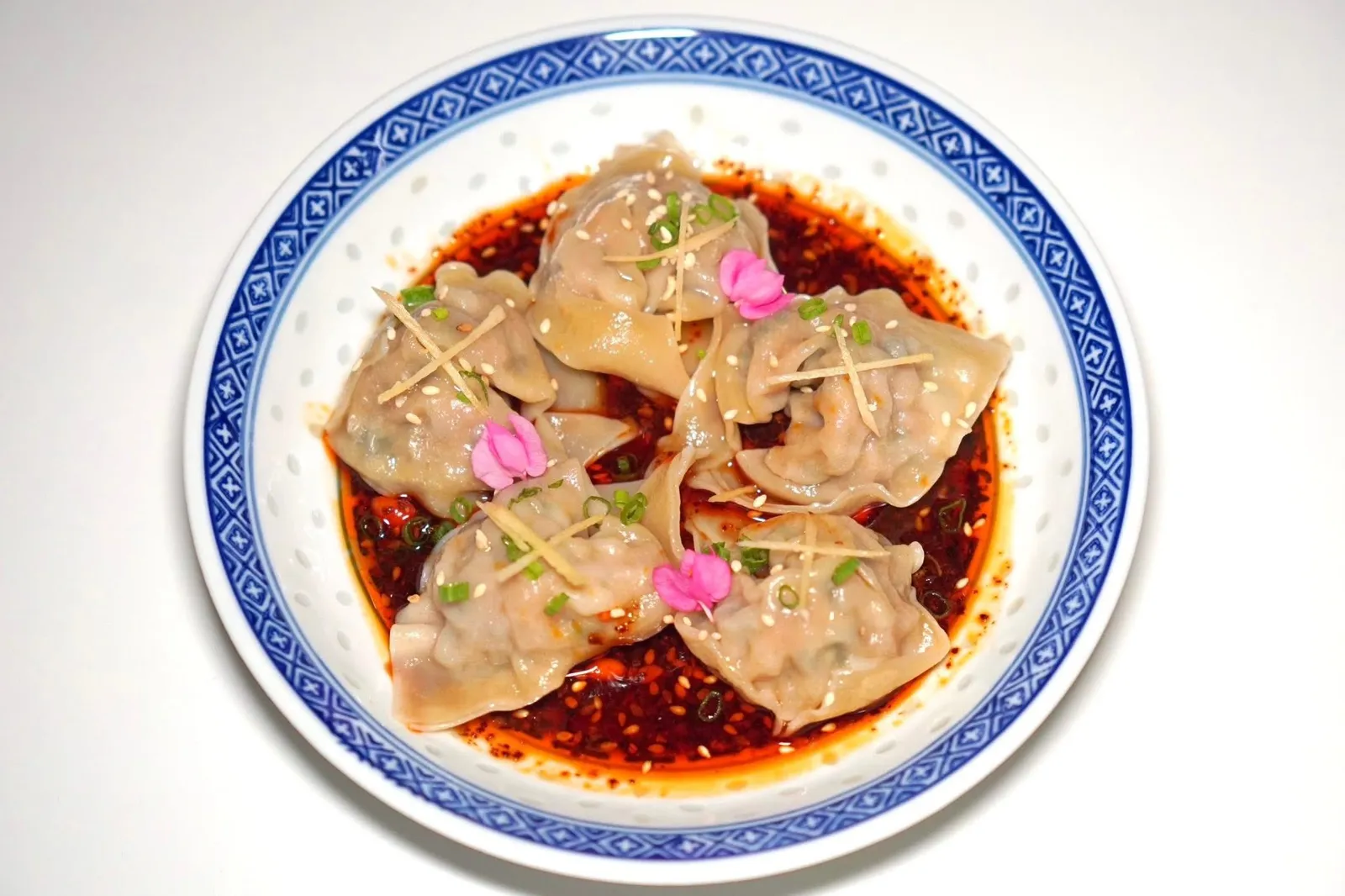 MUST have Dumplings (290++)our family recipe, with our secret chili oil with over 20+ ingredientsเกี๊ยวสูตรจากครอบครัวของพี่เบ็น ไส้นุ่ม น้ำมันพริกคั่วหอม เผ็ด มัน ชาปลายลิ้น (14/20)