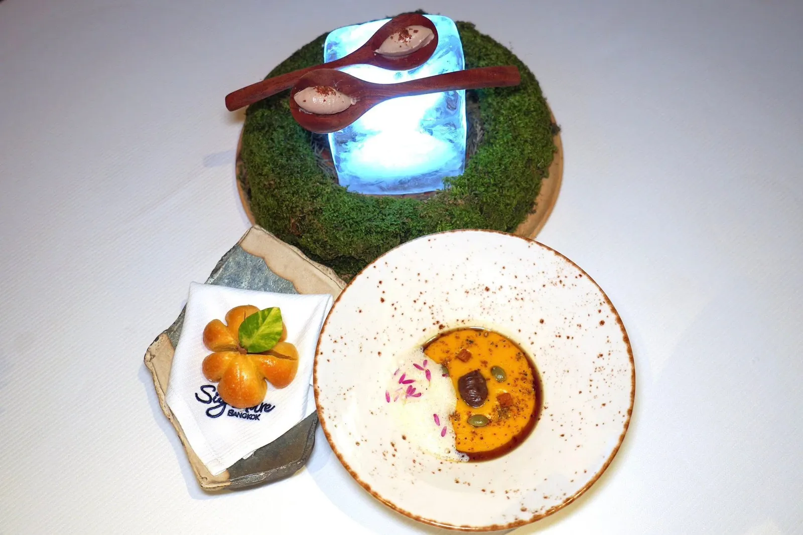 Amuse BoucheButternut Soup I Chestnut ice cream | parmesan Emulsion | Calendulaซุปครีมฟักทองน้ำเต้าเนื้อเนียน รสหวานและครีมมี่พอเหมาะ (16/20)