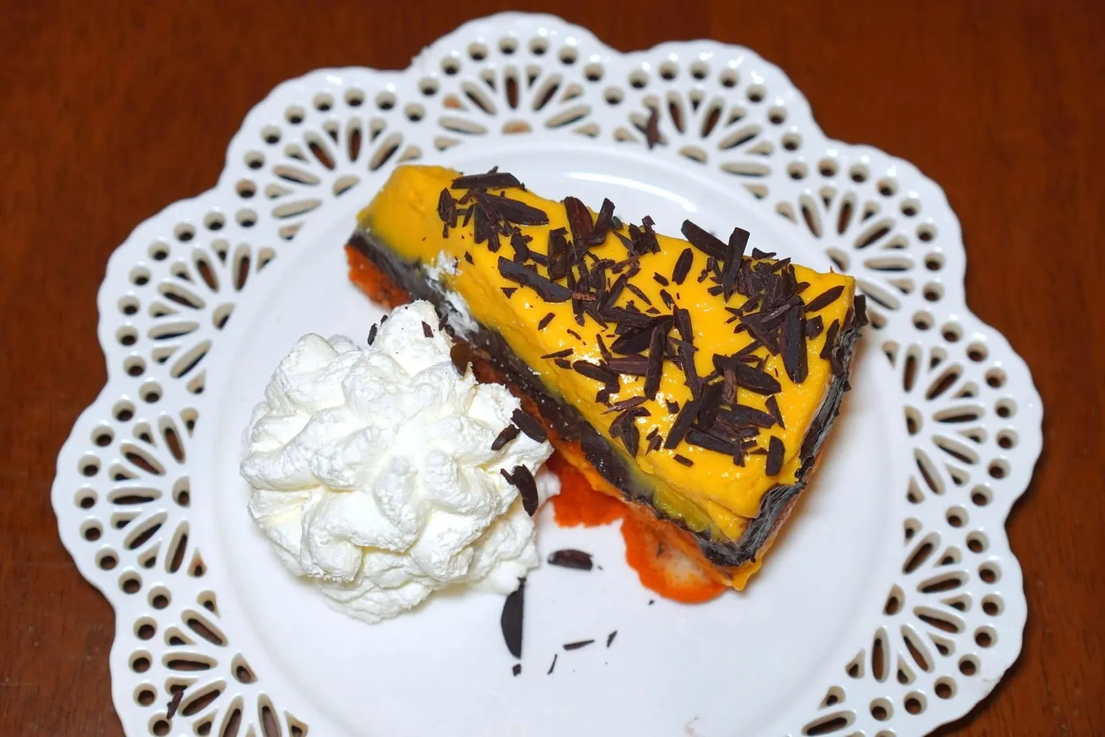 Zuppa Inglese (260++)Whipped chocolate and vanilla custards, Alchermes liqueur dipped sponge cakeZuppa Inglese หรือ English Soup เป็นของหวานอิตาลีที่ประกอบไปด้วยชั้นของ Spone Cake รวมไปถึงวิปช็อกโกแลตสลับกับคัสตาร์ดโดยมีความขมและอโรมาของเหล้า Alchermes อยู่ด้วย (13/20)