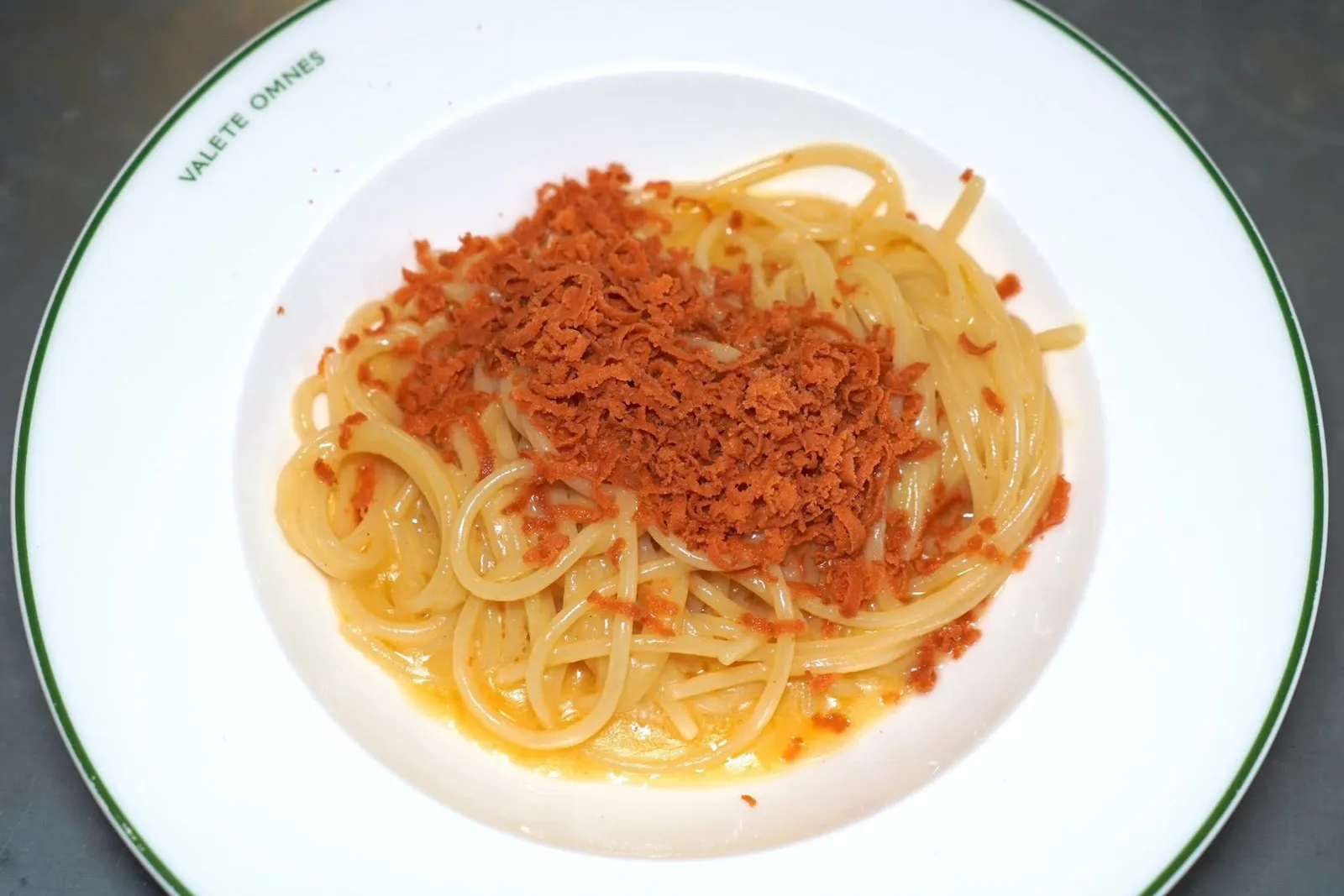 Spaghetto Produced by Mancini with Butter and Tuna Bottarga (16 €)พาสต้าสปาเก็ตโต้แบรนด์ Mancini เสิร์ฟมาที่ความสุกพอดีไร้ที่ติ เชฟคลุกเคล้ามากับเนยรวมไปถึงไข่ปลาทูน่าแห้งสร้างความครีมมี่และอูมามิได้อย่างกลมกล่อม (16/20)