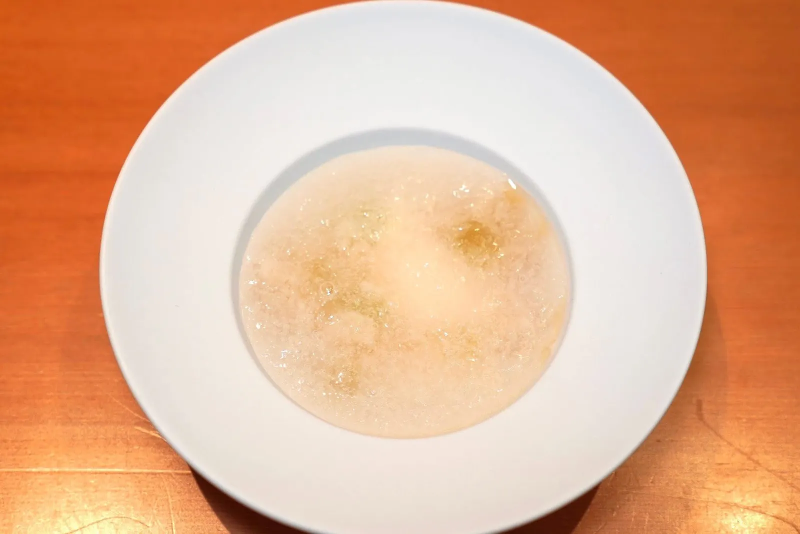 Soybean PuddingWinter Melon Tea / White Fungusของหวานจานแรกคือพุดดิ้งถั่วเหลืองเสิร์ฟมากับชิ้นเมลอน ชั้นถัดมาคือชา Winter Melon Tea และซอร์เบท์ Brown Sugar ช่วยเรียกความสดชื่น ด้านบนคือเห็ดหูหนูขาวเคี้ยวกรึบและซอสหนึบ ๆ ที่เตรียมมาจากเห็ดหูหนูขาวนั่นเอง (15/20)