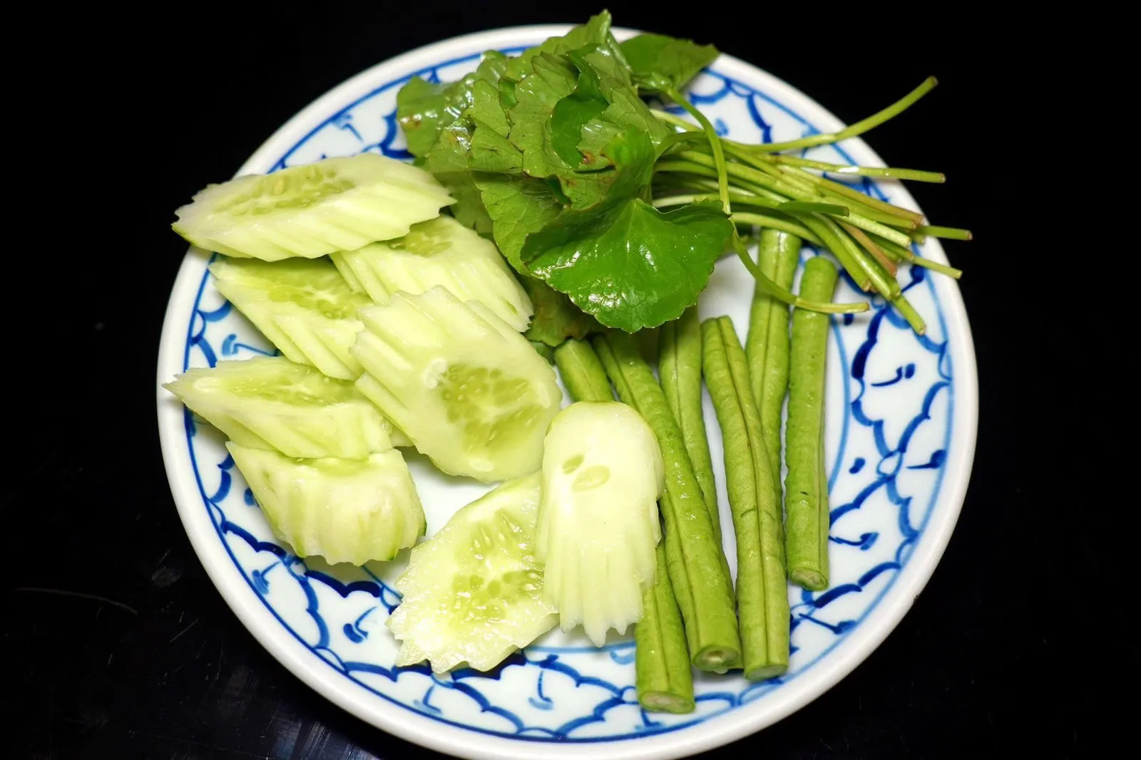 ผักเคียง
