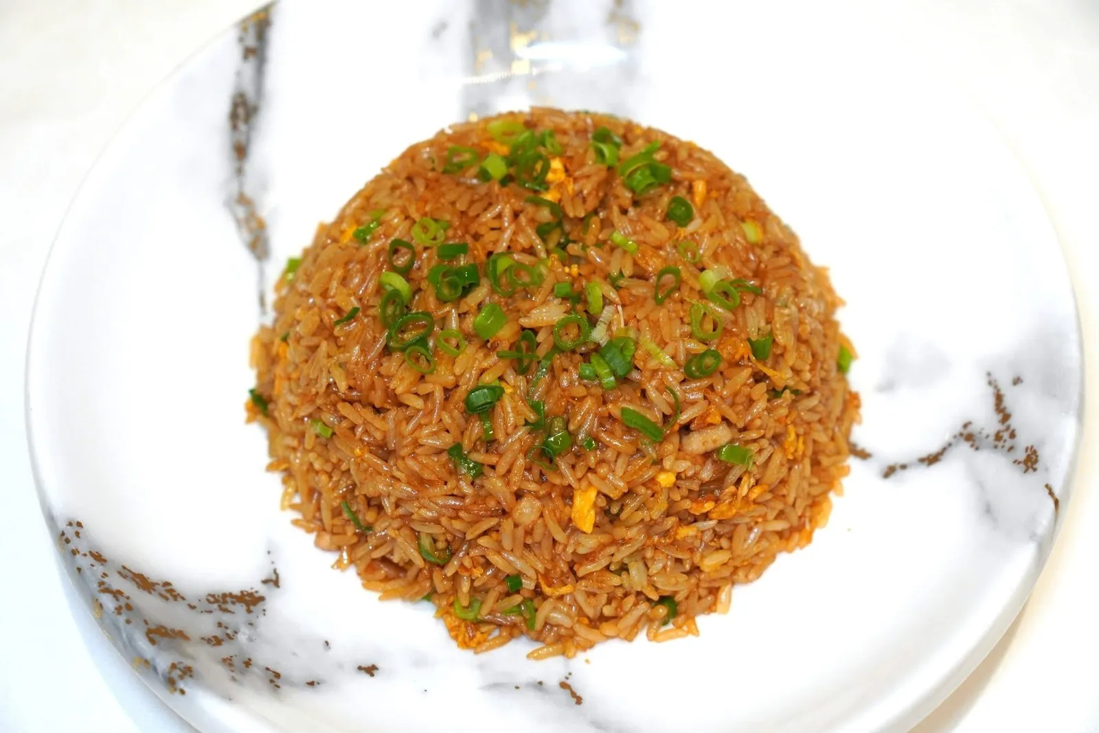 老成都醬油炒飯 (90 MOP+)Fried rice with minced pork and egg in soy sauceข้าวผัดไข่ที่ผ่านการคั่วในกระทะด้วยไฟแรงกับซีอิ๊วจนหอม เมื่อเคี้ยวจะพบกับความมันร่วนของข้าวสร้างมิติทางเนื้อสัมผัสกับฟมูสับได้อย่างมีมิติ (15/20)