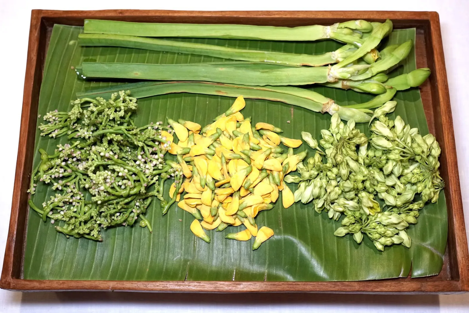 Coconut Chicken with Nam-Prik-Goi-KungCoconut Chicken | Seasonal Flower | Goi's Chili Pasteผักและสมุนไพรในคอร์สนี้ (14/20)